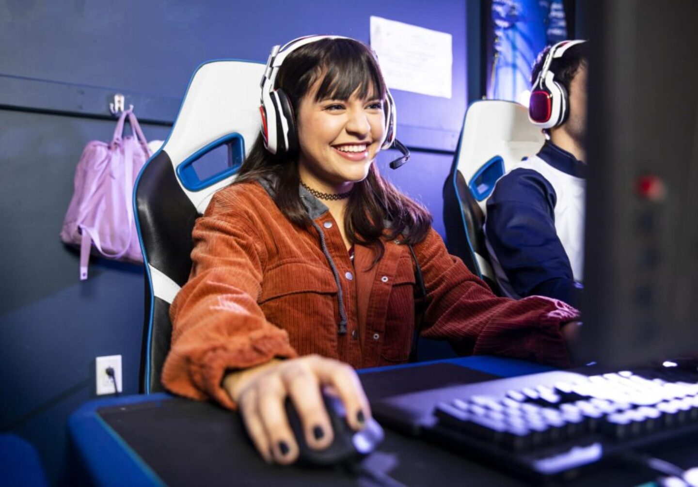 Gaming på Riverside ungdomshus. Vi har flunkende nye gamingmaskiner Gaming på Riverside ungdomshus. Vi har flunkende nye gamingmaskiner.