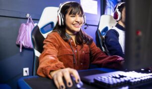 Gaming på Riverside ungdomshus. Vi har flunkende nye gamingmaskiner.